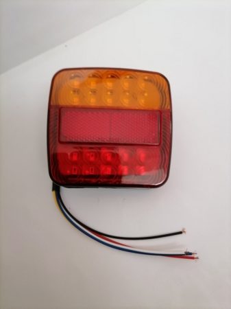 Hátsó lámpa-unierzális, rendszámtábla világítással, E11 jelöléssel, 12V, 108*105 mm, LED